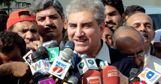 PPP, PML-N vow to strengthen democracy, says Qureshi 